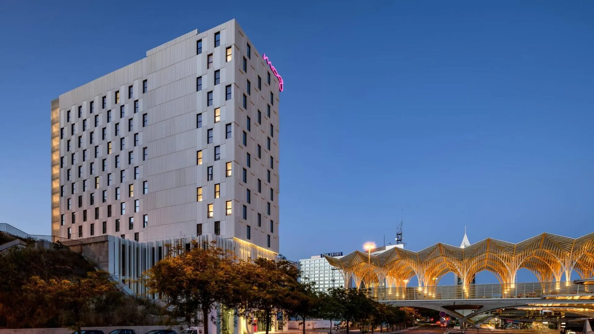 Moxy Lisboa Oriente contacts