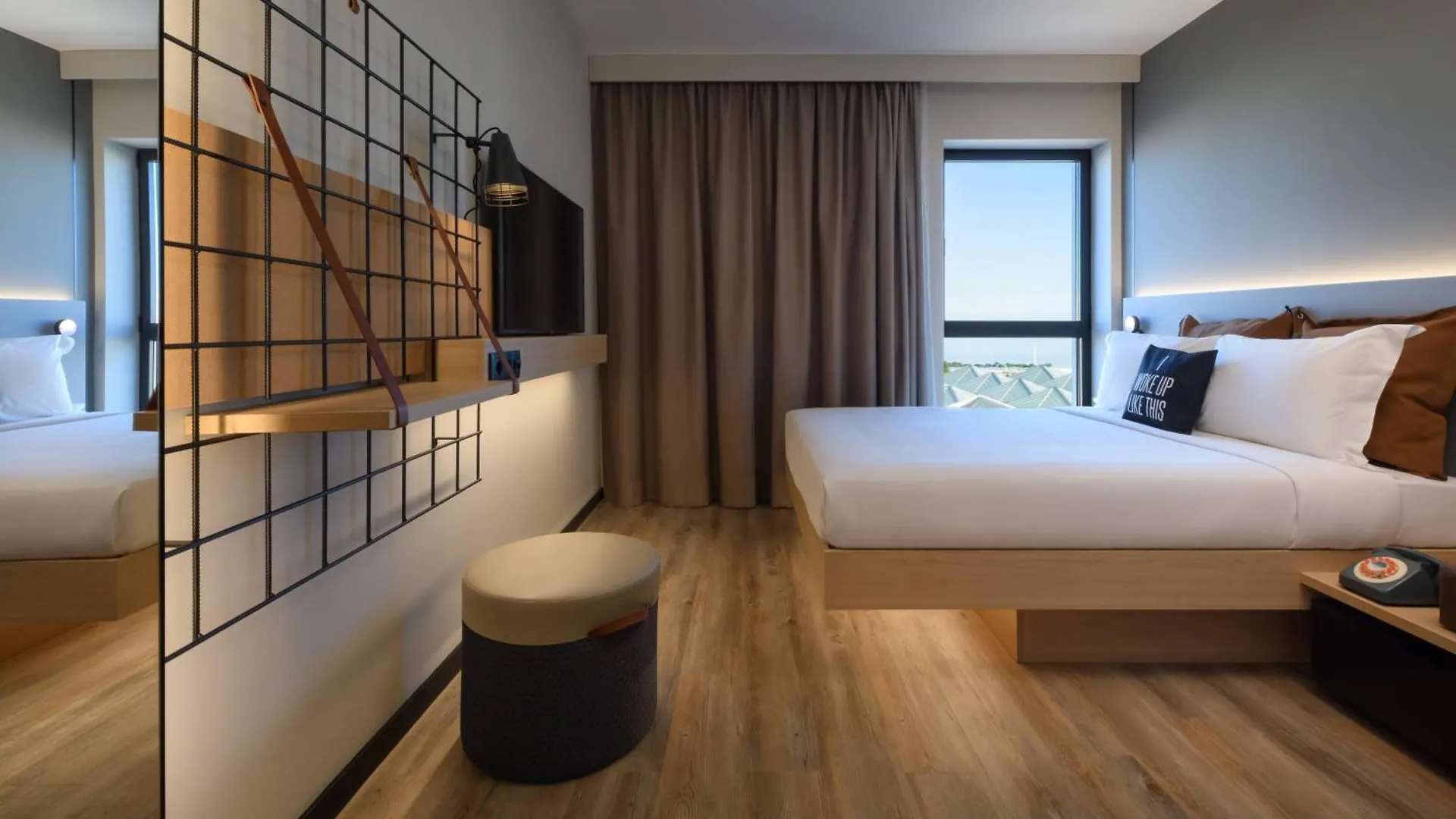 Hotel Moxy Lisboa Oriente 3*,